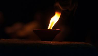 depositphotos_74928375-stock-photo-candle-for-ganga-aarti-ritual